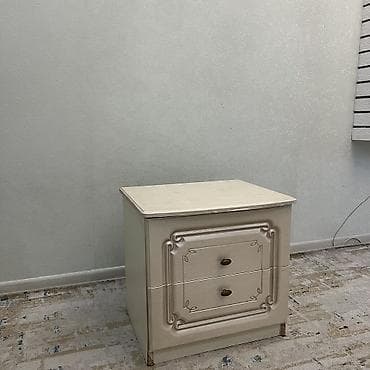 тумба прикроватная: Тумбочка б/у - 2 штук - Габариты: ширина 52 см, высота 50,5 см - — 5