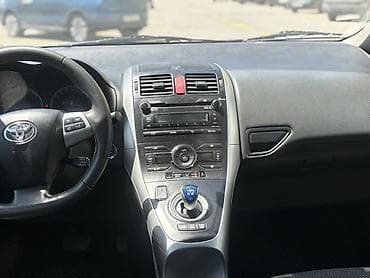 с кочкор авто: Toyota Auris: 2011 г., 1.8 л, Автомат, Гибрид, Хетчбек — 6