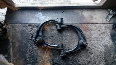 runner: Тойота 4 runner рычаг передний верхний — 1