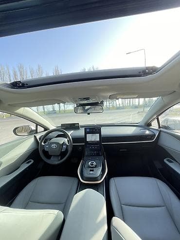 srv 2: Toyota bZ3: 2025 г., Электромобиль, Седан — 7