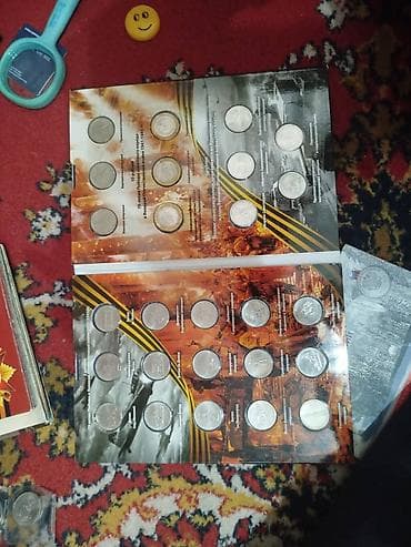 Статуэтки: Коллекция монет и банкнот России Состав: - Альбом «Памятные монеты — 4