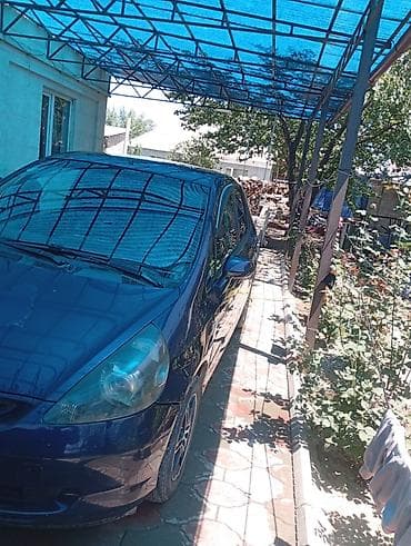 e2 byd: Компактный хэтчбек синего цвета. Основные характеристики по фото: - — 1