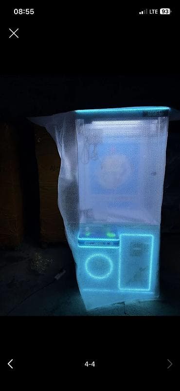 Игровой автомат с неоновой подсветкой. Описание: - Вертикальный