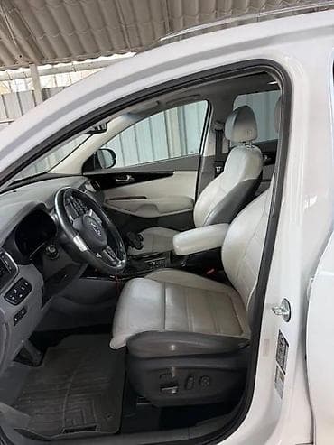 byd e2 2024: Kia Sorento: 2017 г., Автомат, Бензин — 4