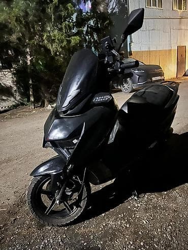 cf moto: Скутер CFMOTO (наклейка CFX RACE на боковине), городской макси-скутер — 3