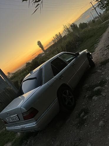audi 10: Mercedes-Benz W124: 1995 г., 2 л, Механика, Седан — 4