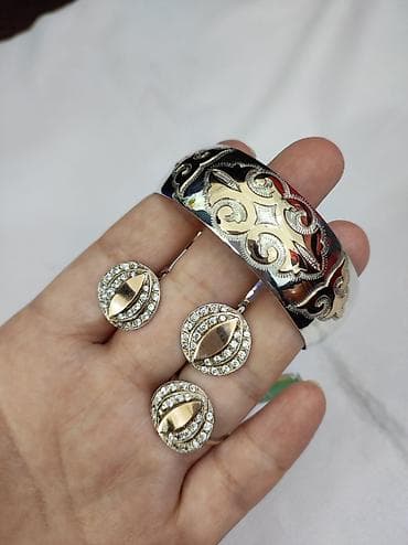 Серебряный Комплект+ Билерик Серебро+ золото 925/ пробы Цена за Набор at lalafo.kg Серебряный Комплект+ Билерик Серебро+ золото 925/ пробы Цена за Набор