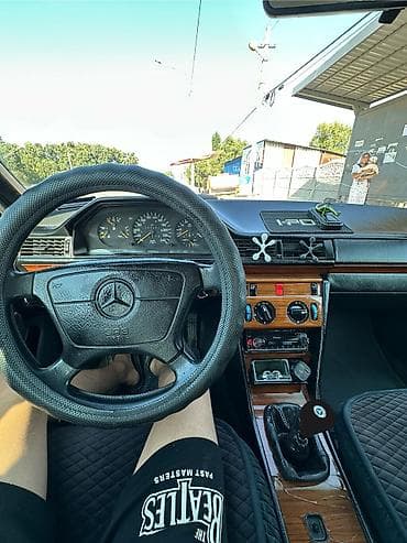 Продажа авто: Mercedes-Benz E-Class: 1994 г., 2.2 л, Механика, Бензин, Седан — 4