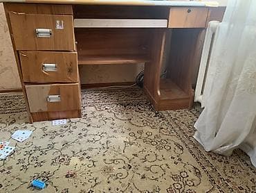 Компьютерный стол, С полками