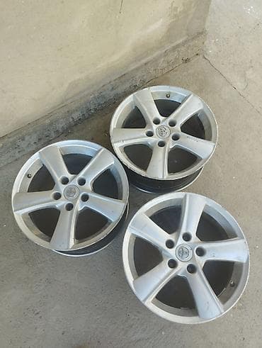 e60 m5: Литые Диски R 16 Toyota, отверстий - 5 — 1