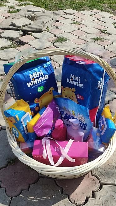 Подарочная корзина с товарами Mini Winnie и DEA для ухода за детьми и — 1