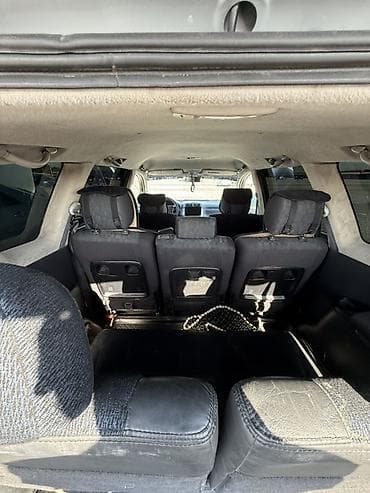 капот машины: Toyota Avensis Verso: 2004 г., 2.4 л, Механика, Бензин, Минивэн — 6