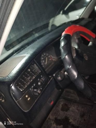 Унаа сатуу: Volkswagen Golf: 1997 г., 1.8 л, Кол менен иштөөчү, Бензин, Хетчбек — 5