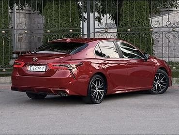 Транспорт: Toyota Camry: 2021 г., Бензин, Седан — 5