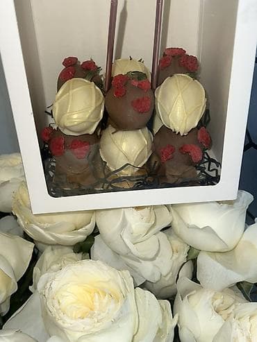 mac don: Набор клубники в шоколаде в подарочной коробке. - Крупные свежие — 4