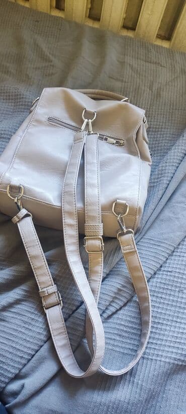 чемодан дорожный бу: Рюкзак-сумка, трансформер. Лямки перестегиваются и регулируются. Цвет — 1