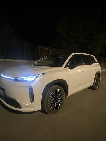 bmw 528: Электромобиль GAC Aion (SUV) - Кузов: кроссовер, белый цвет — 2