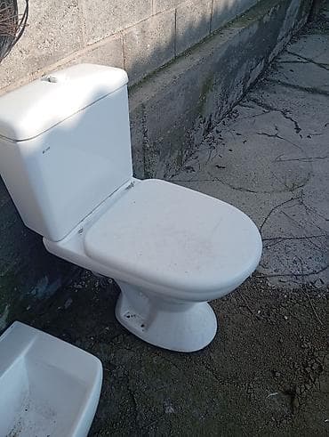 Сантехника: Унитаз Полго орнотуу, Колдонулган, Материалы: Фаянс — 1