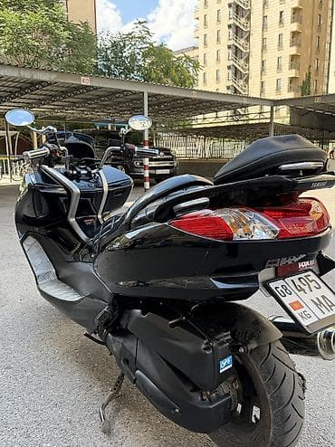 Мототехника: Yamaha Majesty(CP250) – городской максискутер в чёрном цвете — 4