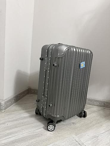 Прокат одежды: Чемодан, Материал: Пластик, Маленький (до 40 л) — 1