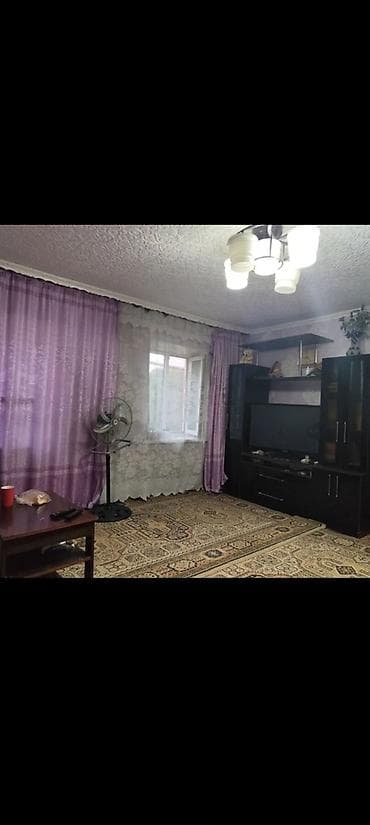 Үйлөр: 67 м², 4 бөлмө, Унаа токтотуучу жай, Забор, тосулган — 8