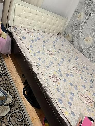 Мебель: Кровать с мягким изголовьем

В комплекте на фото — матрас — 2