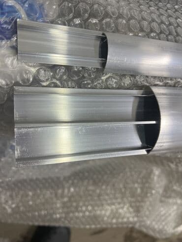 пластиковая полка: Порог с кабель каналом или кабель канал алюминий, длина 2 метра ширина — 1