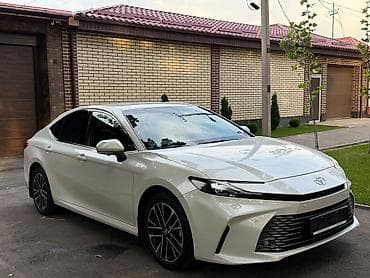 продам кару: Toyota Camry: 2024 г., 2.5 л, Гибрид, Седан — 2