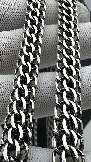 colorado полузамок: Массивная серебристая цепочка с плотным плетением. Замок-карабин — 3