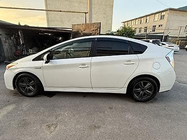 toyota prius 2013: Toyota Prius: 2013 г., 1.8 л, Вариатор, Гибрид, Хэтчбэк — 6