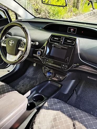 Toyota Prius: 2017 г., 1.8 л, Вариатор, Гибрид, Хэтчбэк — 8