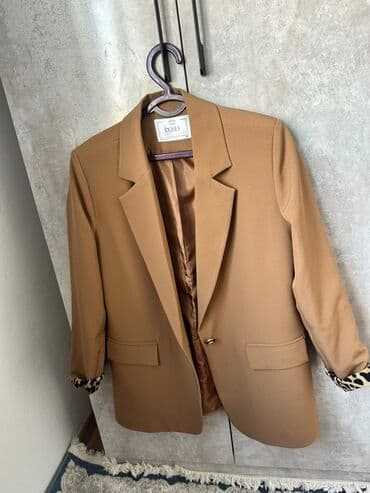 вечерние бордовые платья: Женские жакеты 1) Классический карамельный жакет EXSIES - Прямой — 1