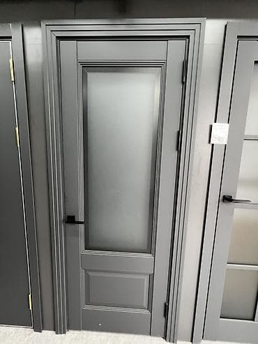 solutions elementary: Межкомнатная дверь в классическом стиле с матовым стеклом. - Материал — 1