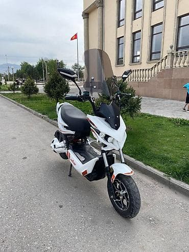 Электроскутер Pantera MiStarS (белый с оранжевыми акцентами) -