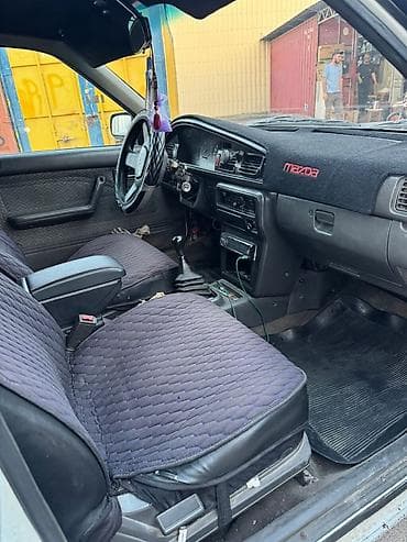 step wgn: Mazda 626: 1990 г., 2 л, Механика, Бензин, Седан — 2