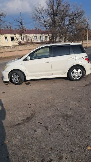 купить фуру с прицепом бу: Toyota ist: 2002 г., 1.3 л, Автомат, Бензиновая, Хэтчбэк — 5