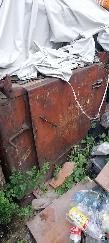 контейнеры куплю: Металлический контейнер/бункер для хранения Высота 1.10 ширина 1.30 — 4