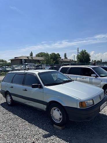 Volkswagen Passat: 1989 г., 1.8 л, Механика, Бензин, Универсал