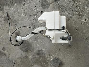 prius 2015: Продаю бочка омывателья от Тойоты Приус 2016 года — 1