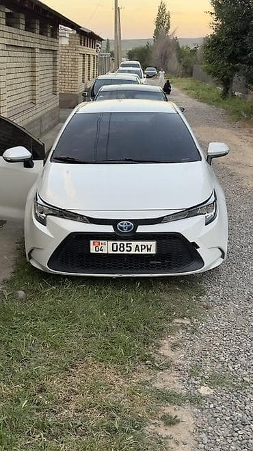 sonata 2012: Toyota Corolla: 2021 г., Гибрид, Седан — 2