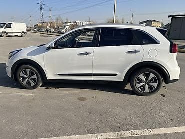 kia 2015: Kia Niro: 2017 г., 1.6 л, Робот, Гибрид, Внедорожник — 4
