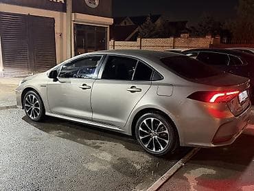 camry 10: Toyota Corolla: 2021 г., 1.8 л, Вариатор, Гибрид, Седан — 2