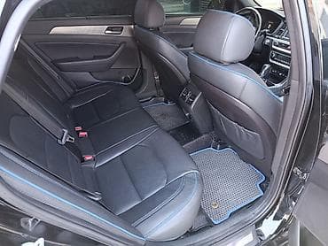 авто левый руль: Черный седан бизнес-класса с выразительным спортивным обликом — 10