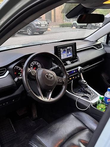 toyota sequia: Toyota RAV4: 2020 г., 2.5 л, Автомат, Бензин, Кроссовер — 7