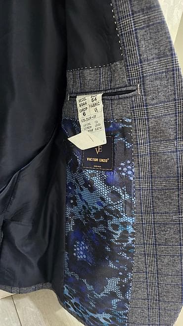 Мужская одежда: Продаю классический пиджак Victor Enzo. Новый, брали за 7200 сом — 2