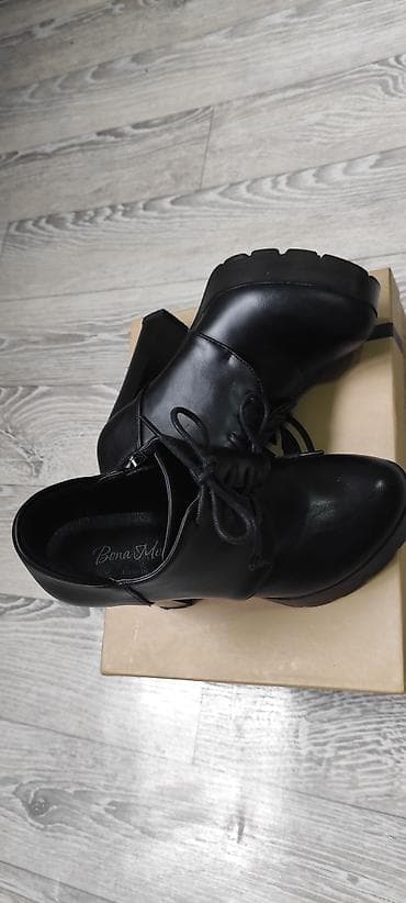 школьная обувь: Черные полуботинки с каблуком. В комплекте сменные набойки (в — 1