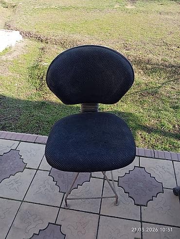 Пластиковый стул, цвет - Черный at lalafo.kg Пластиковый стул, цвет - Черный