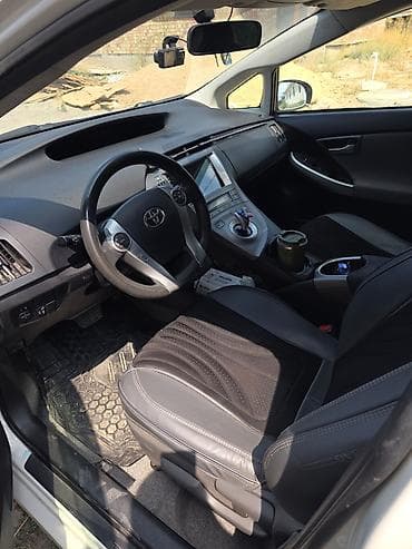 byd e9: Toyota Prius: 2013 г., 1.8 л, Вариатор, Гибрид, Хэтчбэк — 5