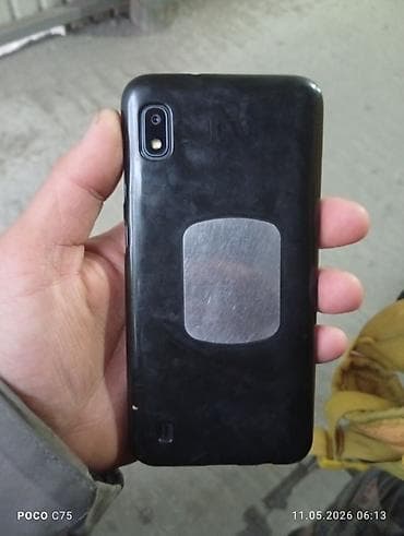 nokia x: Смартфон компактного форм‑фактора с экраном около 5–5.5", каплевидным — 2