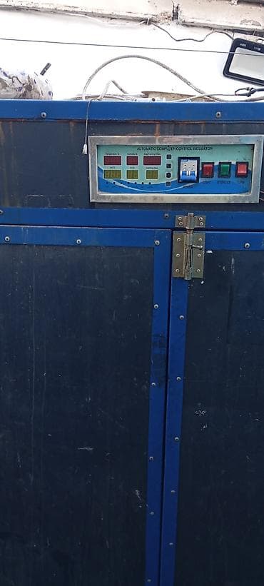 Инкубатор с автоматическим компьютерным управлением Описание: -